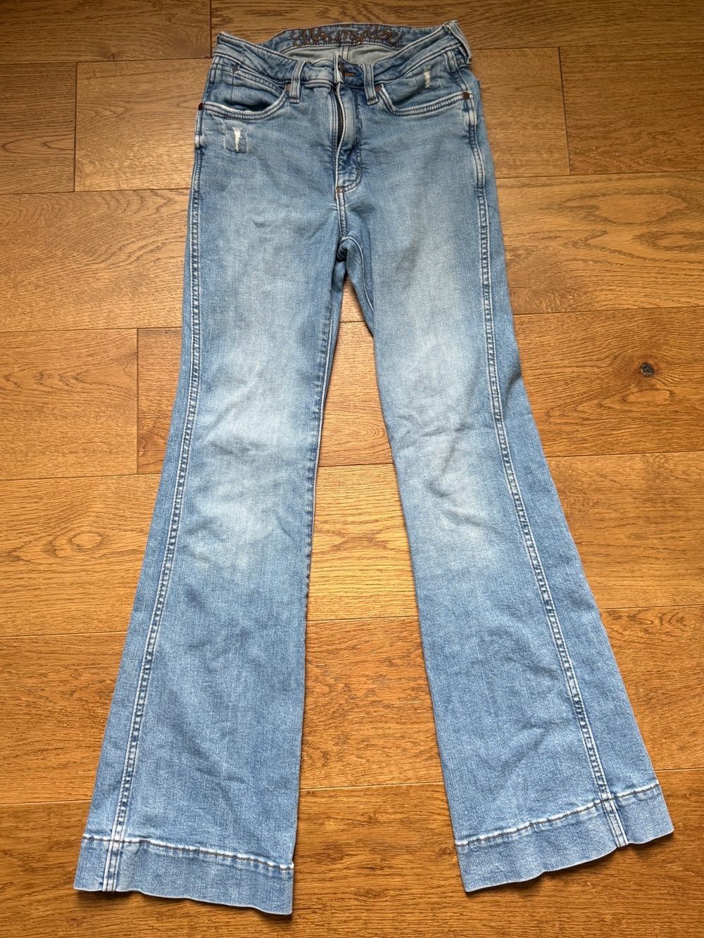 Wrangler women’s retro high-rise flare jeans size 26x32